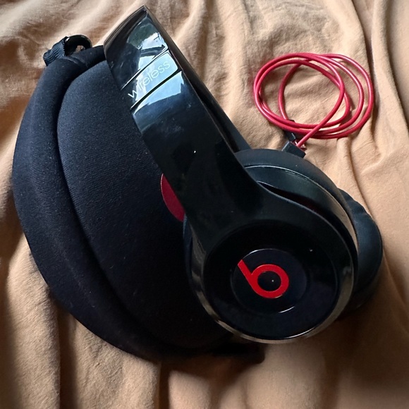 Beats by Dre 🎧 Wireless Bluetooth Headphones - Picture 2 of 3